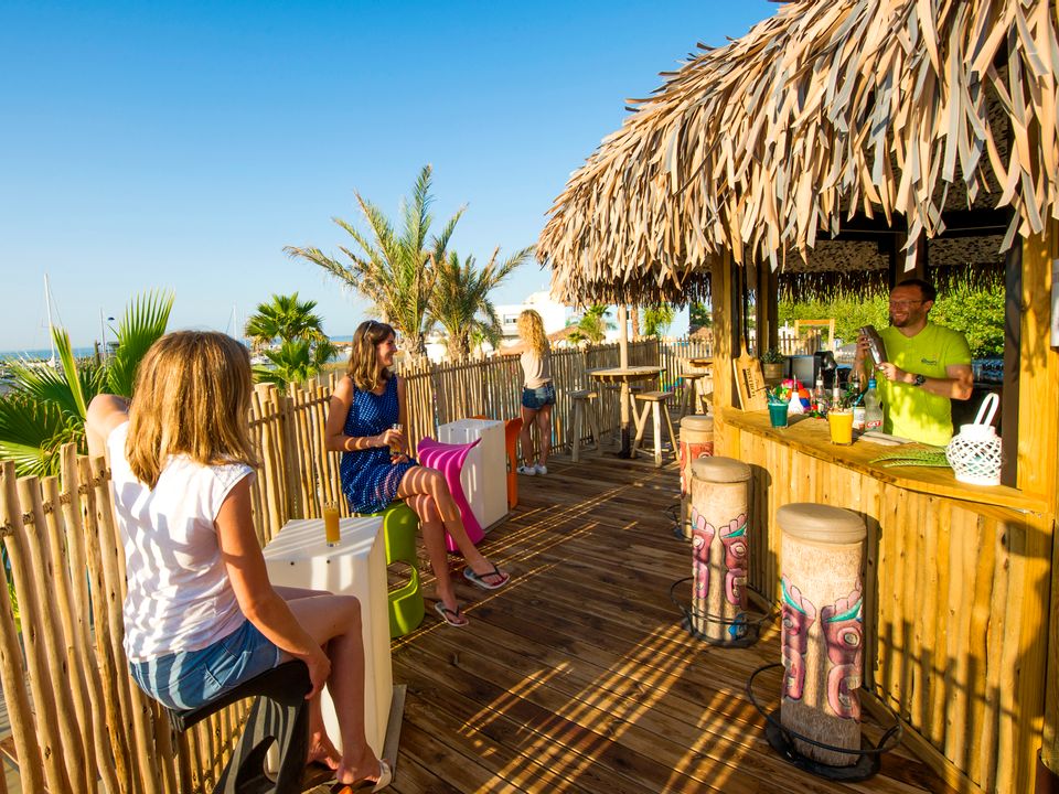 Camping Robinson à Marseillan Plage - le bar