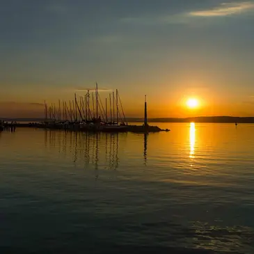 Coucher de soleil en bateau sur l’étang de Thau à Sète
