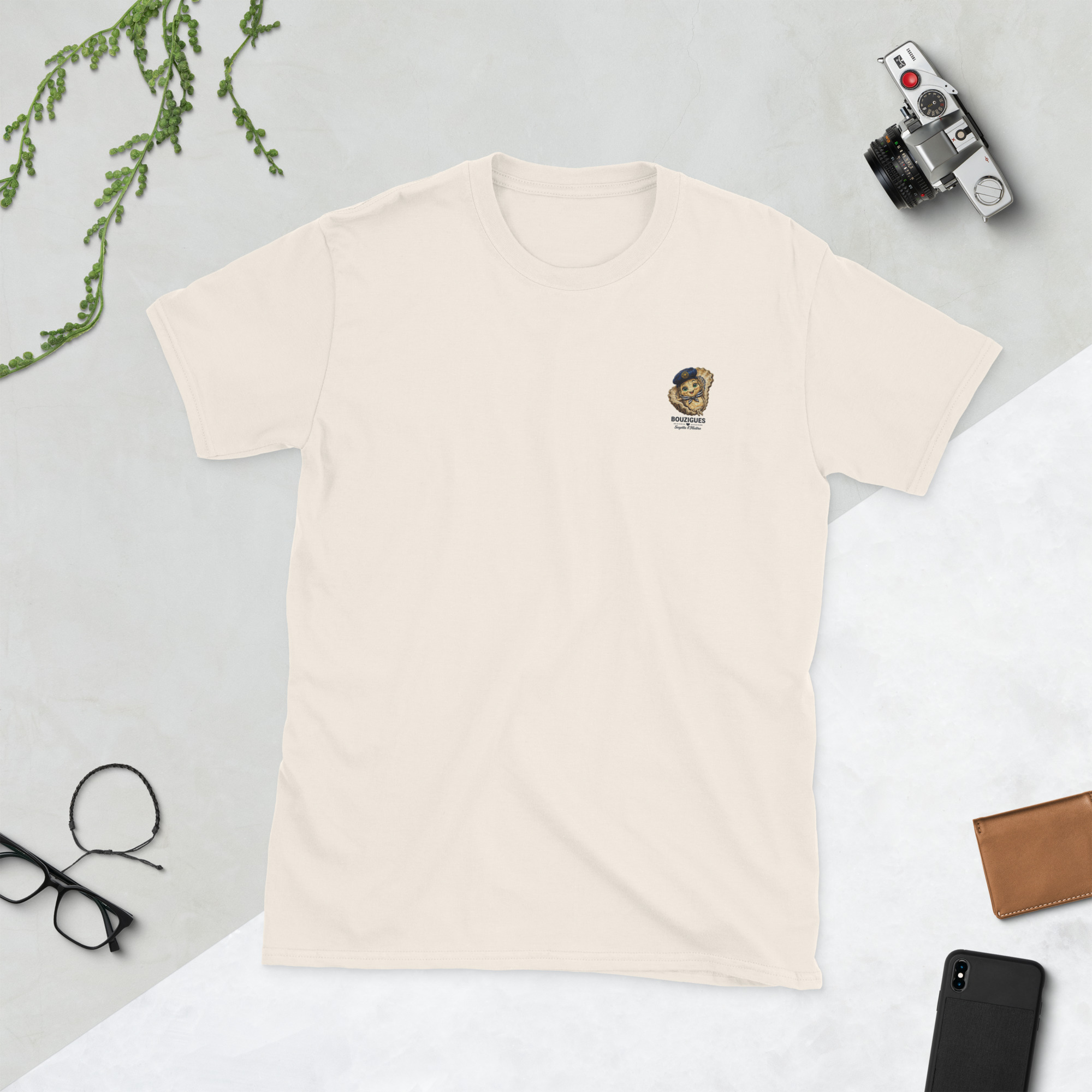 Tee-shirt unisexe brodé Suzette l’Huître de Bouzigues - beige clair