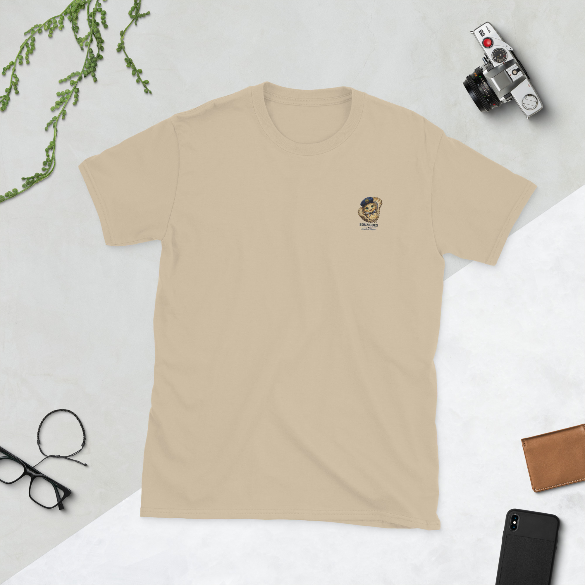 Tee-shirt unisexe brodé Suzette l’Huître de Bouzigues - Sable